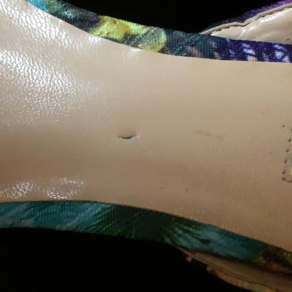 NEW. NO BOX.  GUESS CATERINA. Multicolor Rhinestone Sandals. - Picture 10 of 16